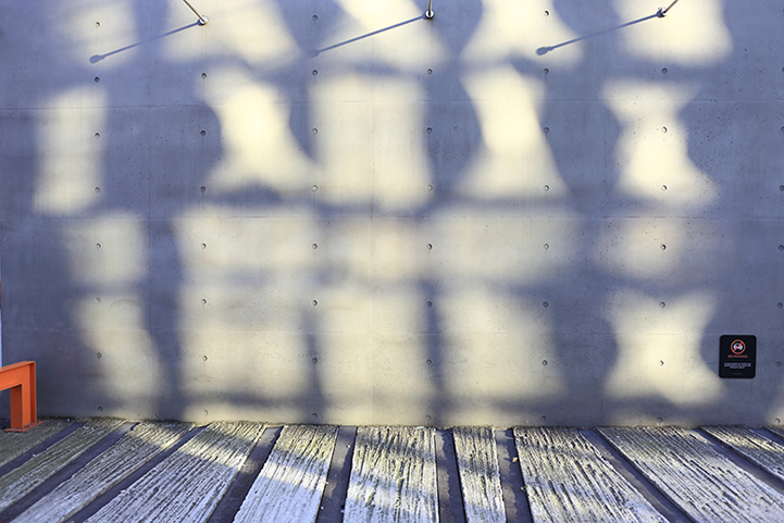 043