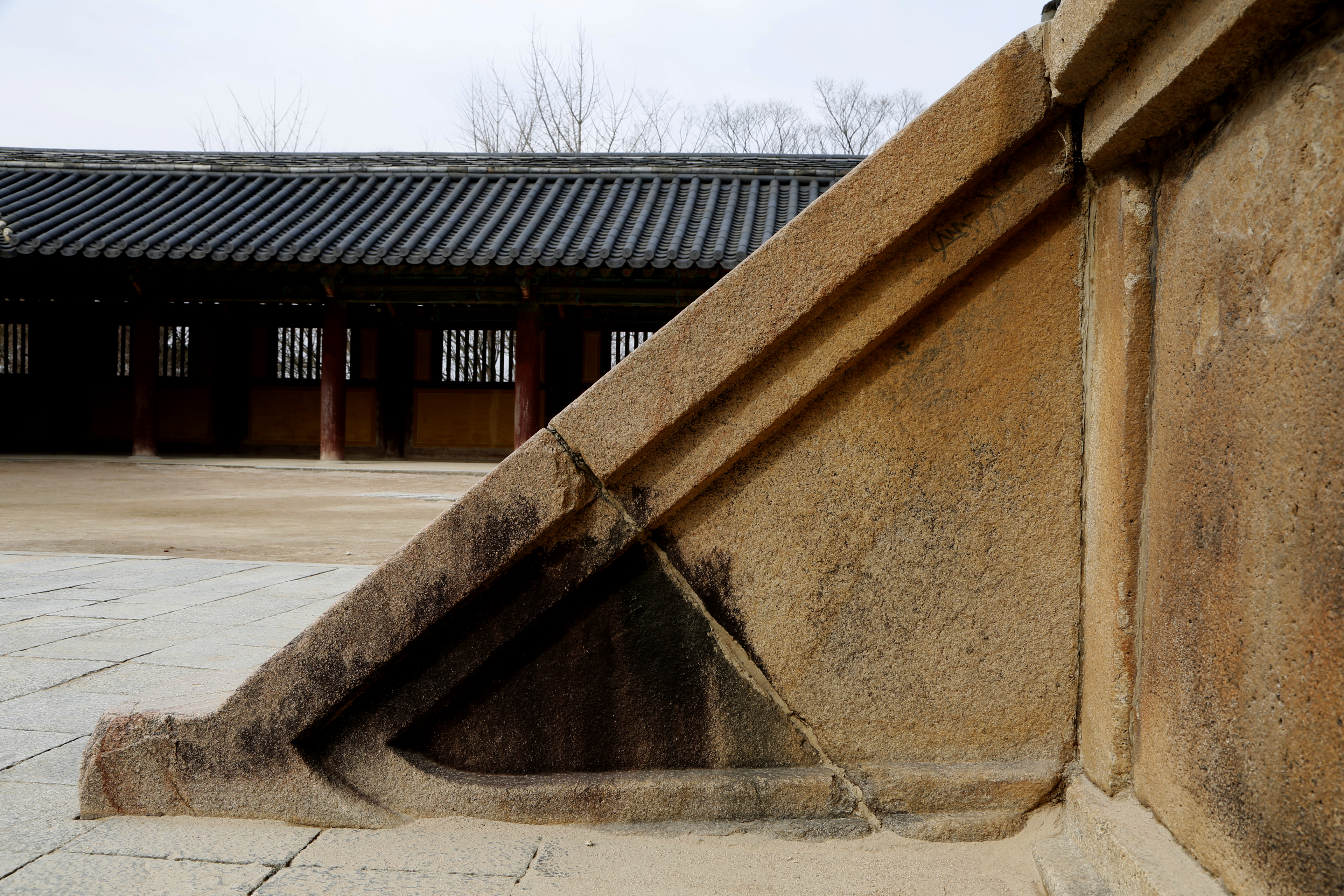 불국사 극락전 계단의 소맷돌 