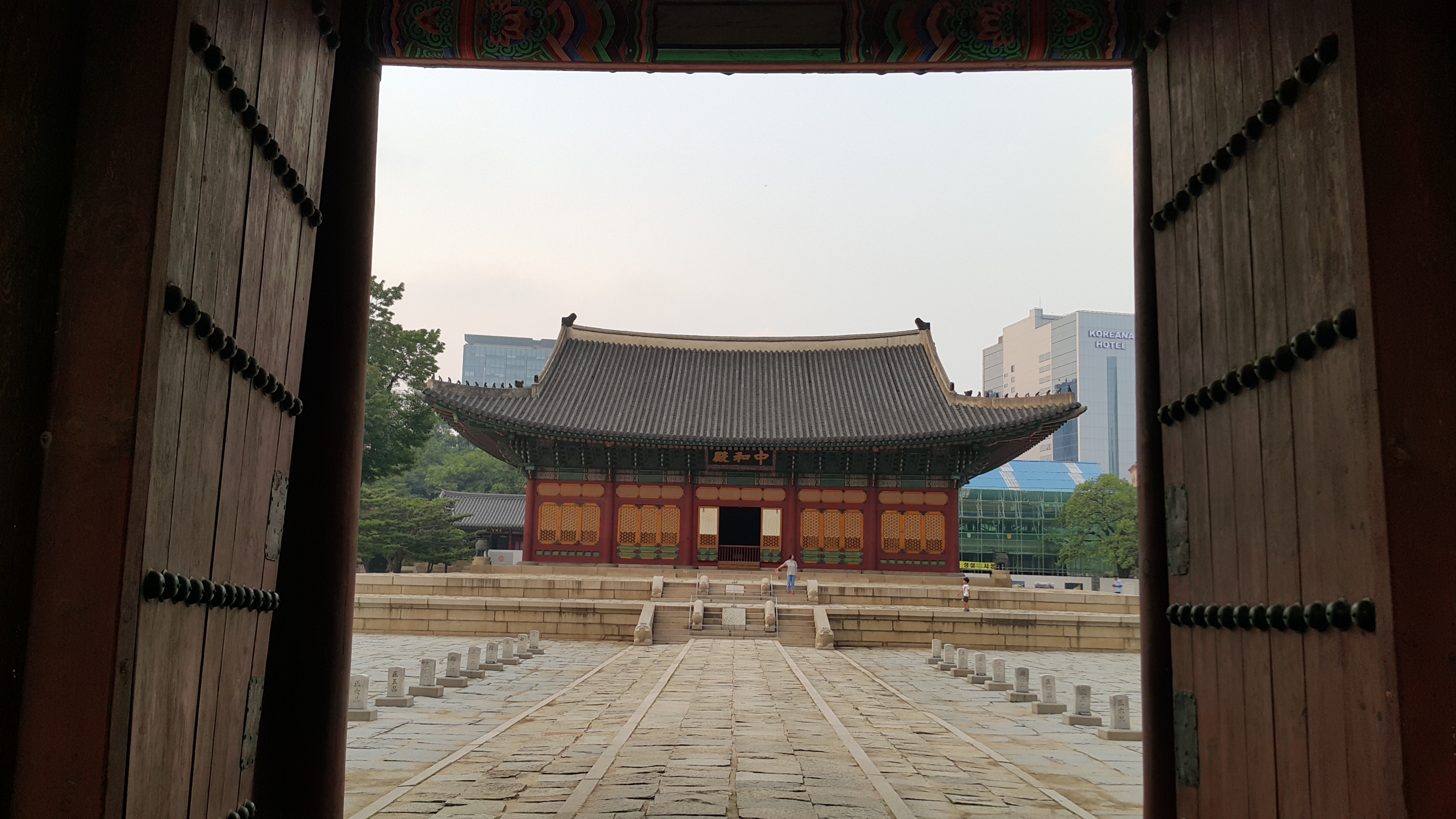 덕수궁 중화문에서 본 열린 중화전