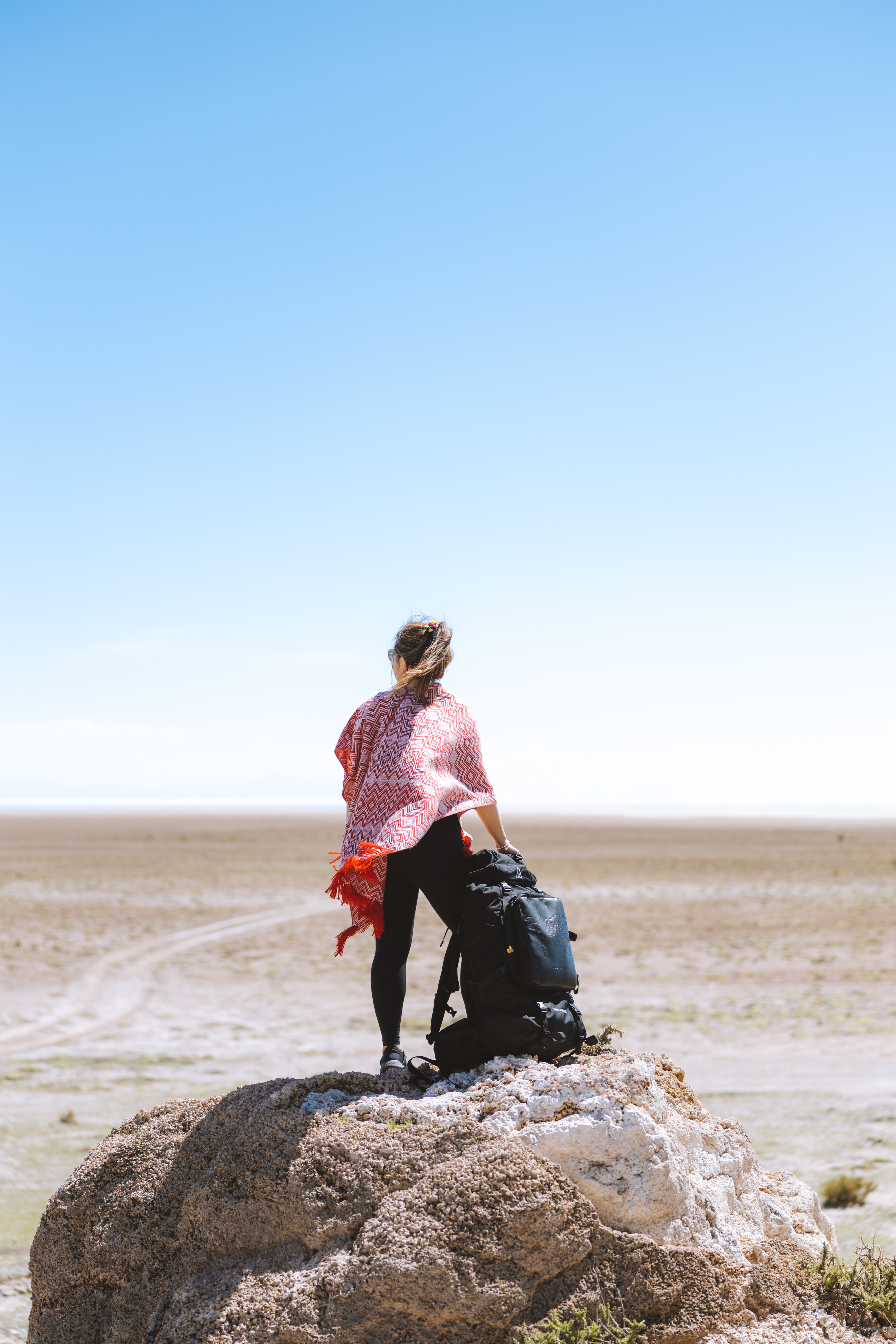 볼리비아 우유니 소금사막을 바라보며